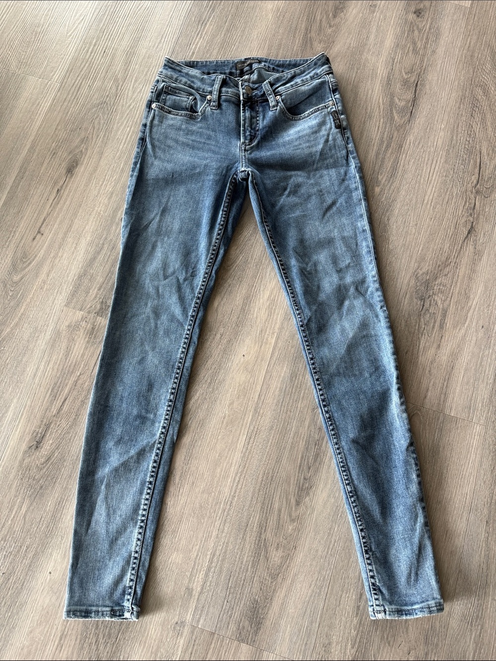 Silver Jeans Women's Light-Mid Wash Skinny Jeans